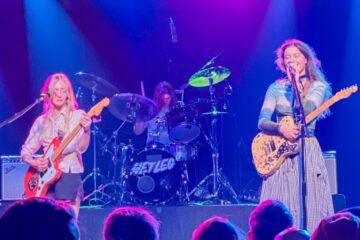 Wet Leg Leads Rhian Teasdale and Hester Chambers